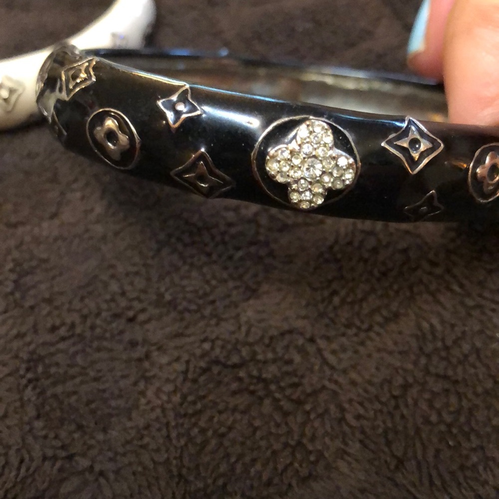 Bracelets - Picture 2 of 5